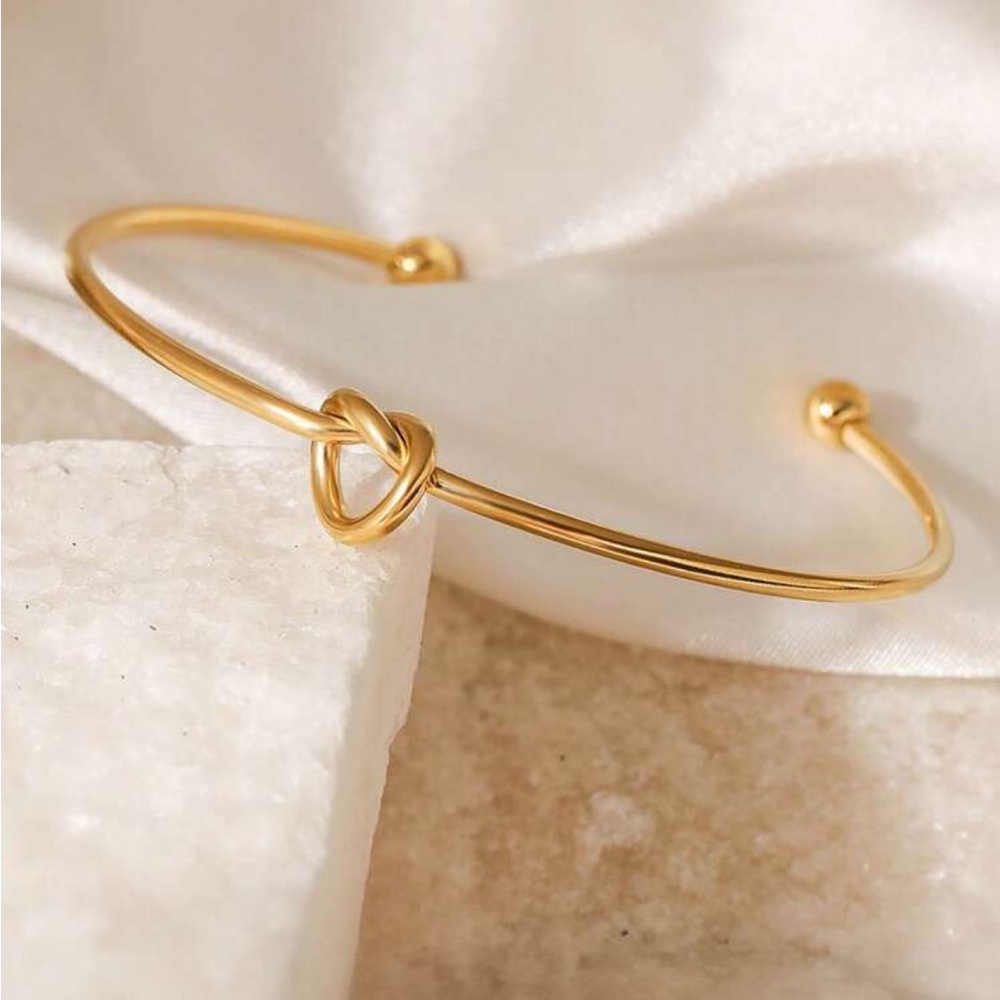Chic Gold Knot Bangle Bracelet - Picture 1 of 1